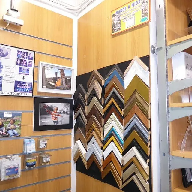exposición de marcos para cuadros
